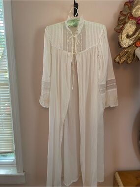 Miss Dior Windsor White Lace-Trim Long Robe with Pintuck Yoke Ribbon Ties